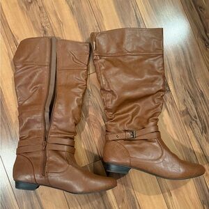 🧡 Tall Brown Flat Boots – Size 10/11